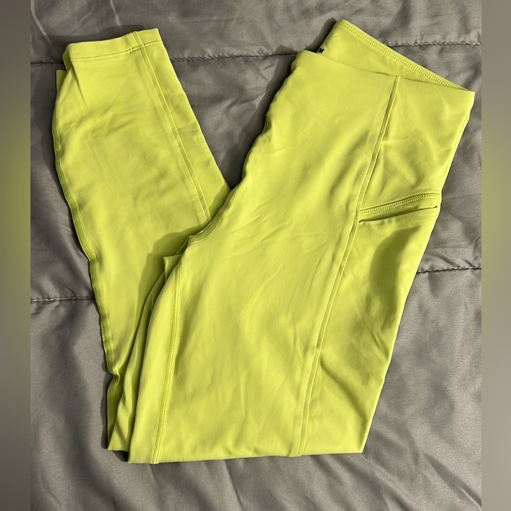 NWOT Under Armour Leggings size medium